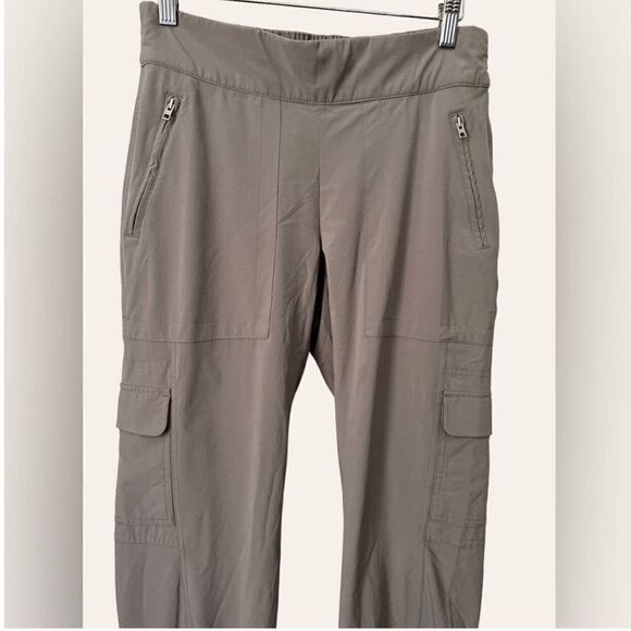 EXCELLENT CONDITION WOMEN’S SIZE 8 ATHLETA TAUPE CHELSEA CARGO PANTS - Picture 6 of 11